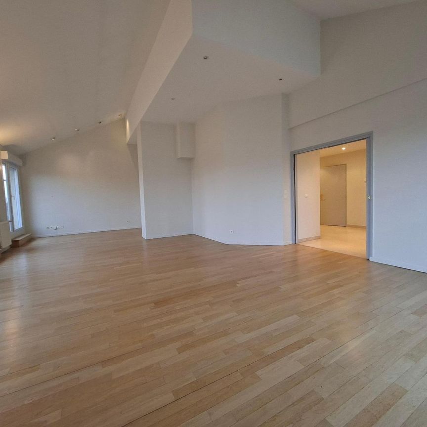 Location Appartement 5 pièces 121m² LYON 6ème - Photo 1