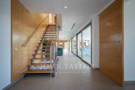 Luxury Villa for rent in Cap Martinet, Spain - Photo 2