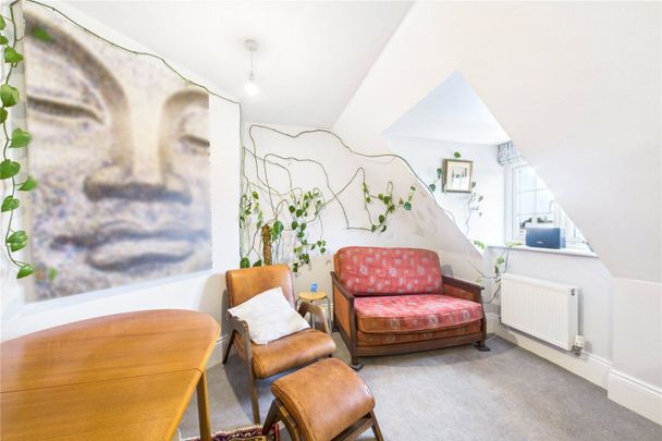 Luker Court, Ireland Drive, Newbury, Berkshire, RG14 - Photo 1