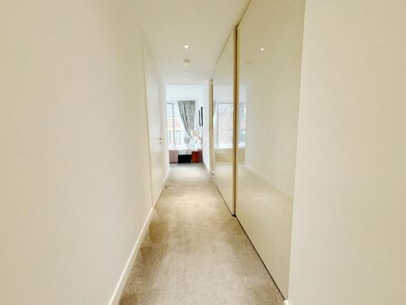 2 bedroom flat in 84 Alie Street - Photo 2