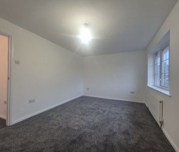 Consort Crescent, Pensnett, Brierley Hill, DY5 - Photo 3