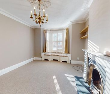 4 bedroom end of terrace house to rent - Photo 1