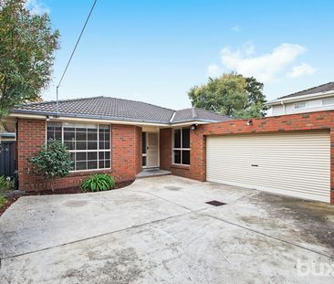 Immaculate three-bedroom home in a sought-after location - Photo 6