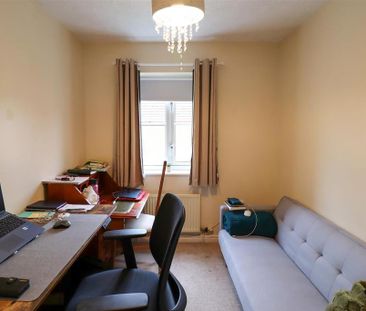 3 bedroom end of terrace house to rent - Photo 2