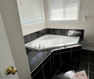 For Lease - 18 Highwood Road, Brampton, Ontario - Photo 4