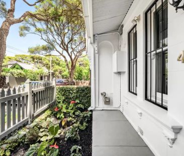 Charming Newtown Home with Private Courtyard - Photo 5