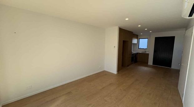 Bordesley Beauty: Brand New Townhouse in the Heart of Phillipstown - Photo 1