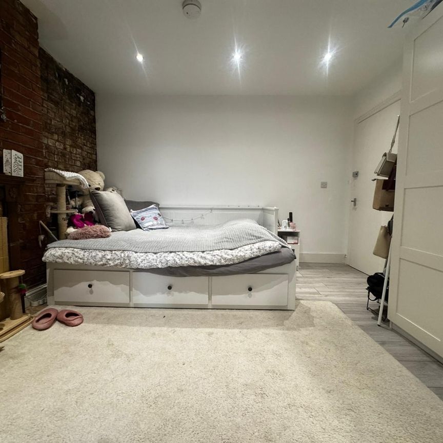 Studio Flat, Portswood Road, SO17 - Photo 1