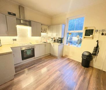 3 bedroom semi-detached house to rent - Photo 3