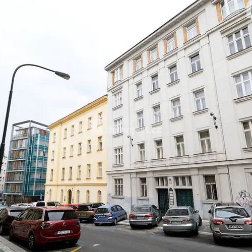 Nádherný stylový a plně vybavený byt 1+1 v centru Prahy - Fotografie 1