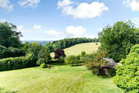 Situated in a glorious part of the South Oxfordshire countryside is this attractive farmhouse that is presented in superb order throughout. - Photo 3