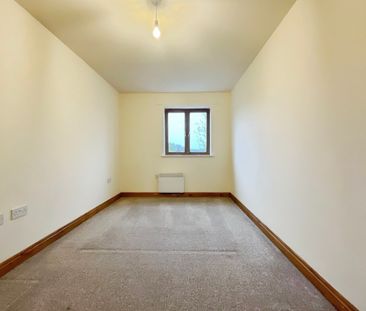 3 bedroom End Terraced House to let - Photo 6