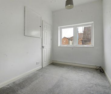 3 bedroom end of terrace house to rent - Photo 4