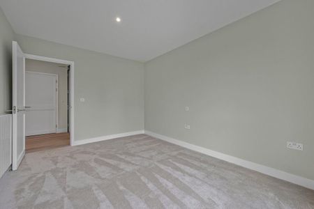 3 bedroom flat to rent - Photo 5
