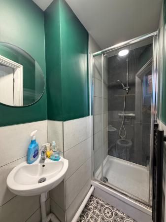 1 bedroom House share To Let - Photo 5