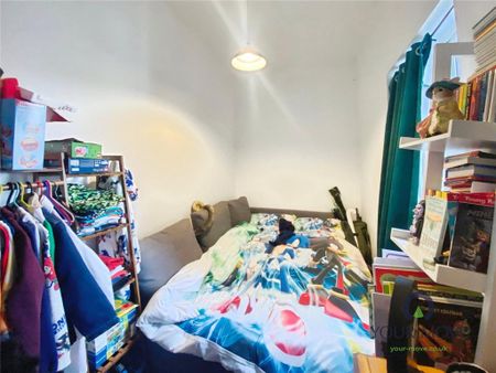 2 bedroom end of terrace house to rent - Photo 3