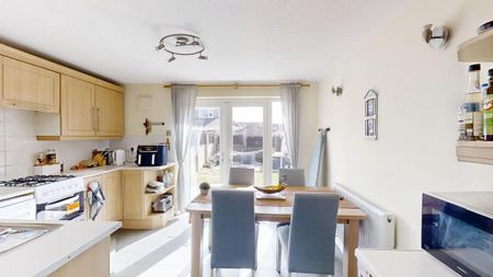 2 bedroom end of terrace house to rent - Photo 5