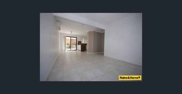 Beautiful Townhouse in Quiet Complex - Photo 1