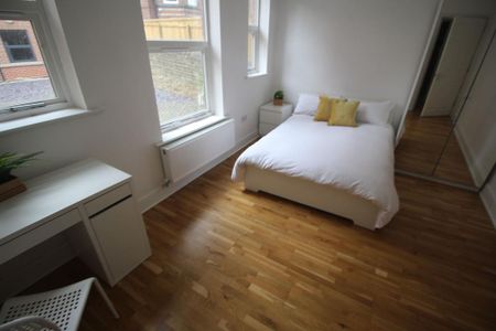 3 bedroom flat to rent - Photo 3