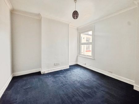 Woodgrange Drive, Southend-On-Sea - Photo 3