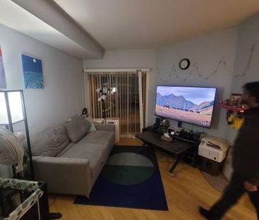 1 bedroom apartment near gateway skytrain Station surrey - Photo 1