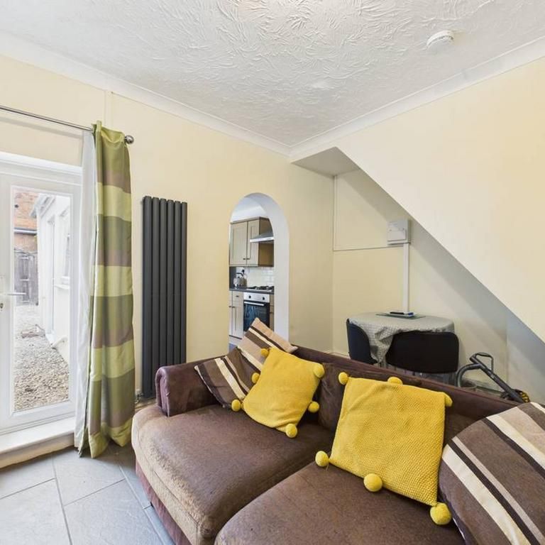 4 bedroom terraced house to rent - Photo 1