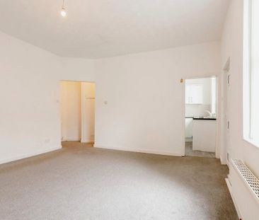 3 bedroom end of terrace house to rent - Photo 3