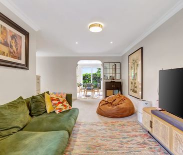 Character-Filled Home in the Heart of Essendon - Photo 2