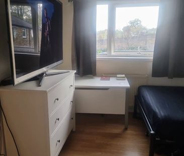 Room in a Shared Flat, Lairdale Close, SE21 - Photo 5