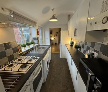 3 bedroom terraced house to rent - Photo 2