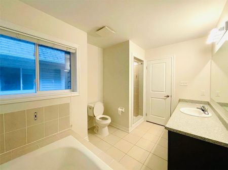 For Lease - 10 Benn Avenue, Georgina, Ontario - Photo 4