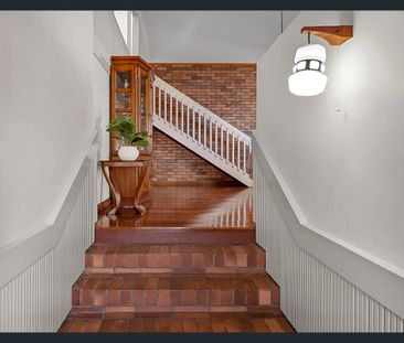 Escape to Comfort: Spacious Family Home with Modern Amenities! - Photo 2