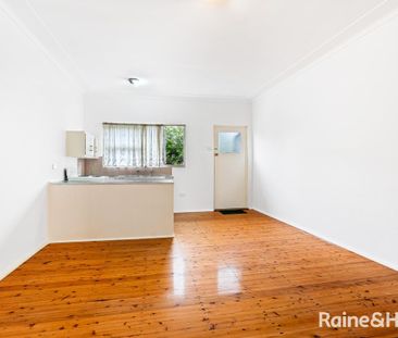 Well-Maintained One-Bedroom Flat in a Convenient Location - Photo 4