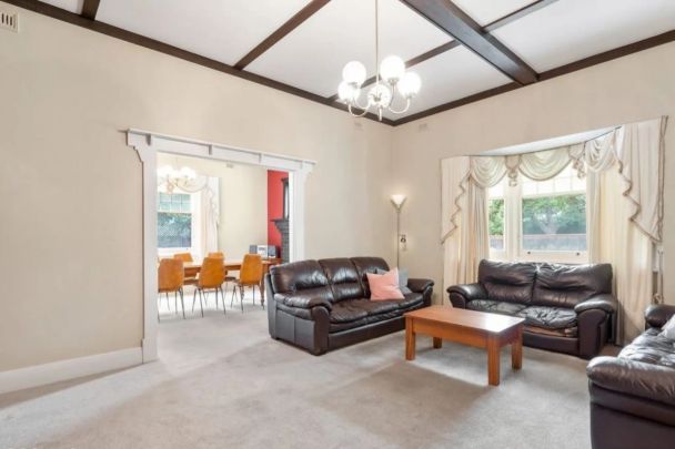 Brilliantly Located! An Idyllic Lifestyle Awaits! - Photo 1