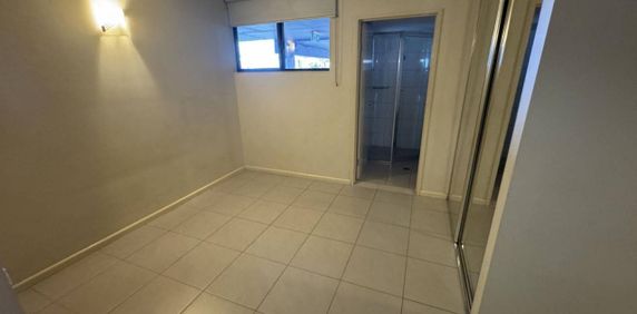 Spacious 2 Bedroom Unit in Great Location - Photo 2