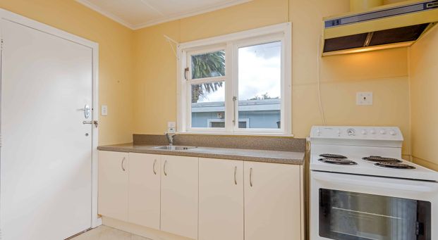 Classic In West End - Photo 1