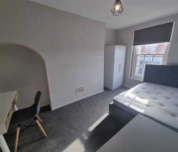 4 Bed Student Accommodation - Photo 4