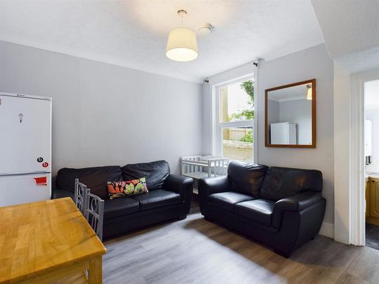 4 bedroom terraced house to rent - Photo 1