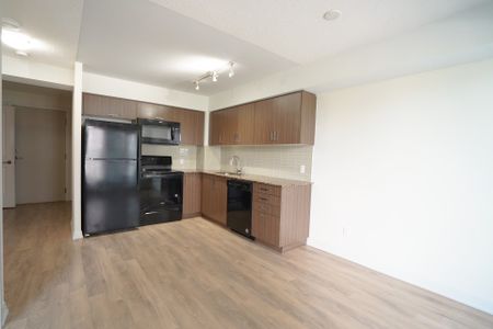 For Lease - 30 Meadowglen Place Unit# 211, Toronto, Ontario - Photo 5