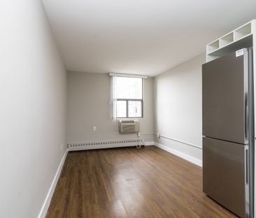 798 Richmond Street West - Photo 2