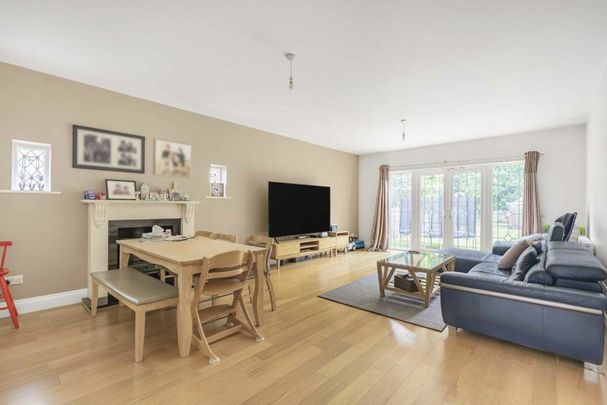 Darby Crescent, Lower Sunbury, TW16 - Photo 1