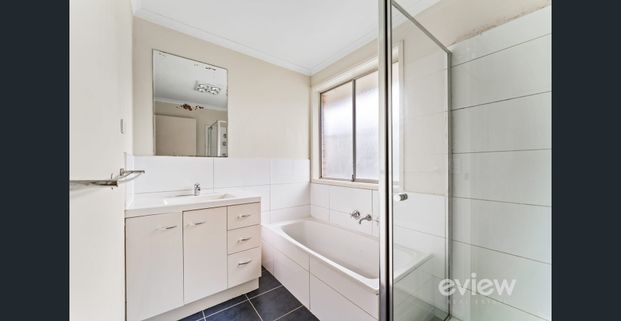 Beautiful 3-Bedroom Cottage in Werribee! - Photo 1