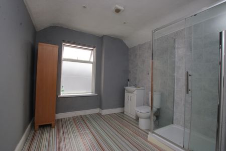 Bath Road, Kettering, Northamptonshire, NN16 - Photo 5