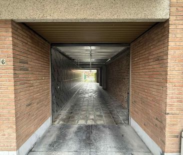 Ruime garage met afstandsbediening. - Foto 4