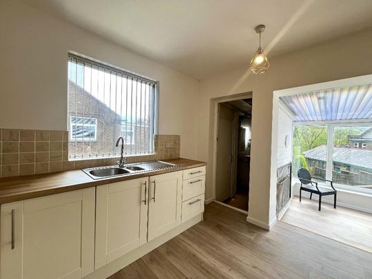 4 bedroom semi-detached house to rent - Photo 1
