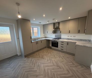 2 bedroom terraced house to rent - Photo 4