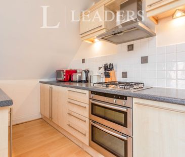 2 bedroom apartment to rent High Street, Redhill, RH1 - Photo 3