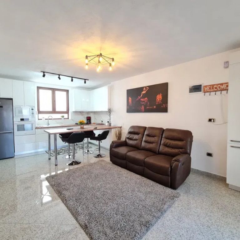 Casa cu doua apartamente Craiter - Fotografie 1