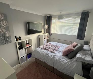 3 bedroom semi-detached house to rent - Photo 3