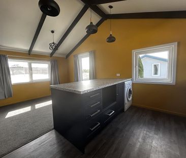 Modern two bedroom townhouse in Linwood – Breaking Lease! - Photo 4